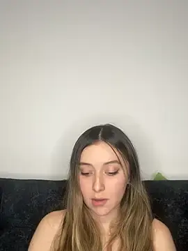Stripchat Adult Webcam of Sarisloves