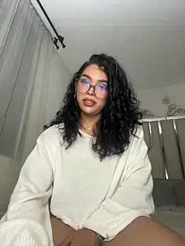 Stripchat Free Live Porn of Samantha_Bernardo