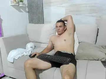 Stripchat Live Sex Cam of dylan_viper
