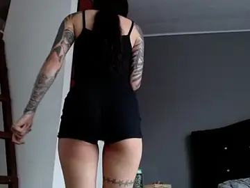 Stripchat Live Sex Cam of Emilia_1995