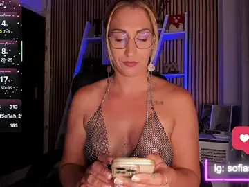 Stripchat Sex Cam of sofiah_