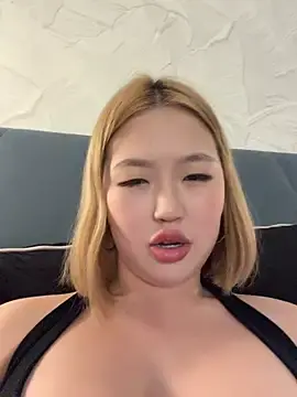 Stripchat Adult Video Chat of Aiko_Yumi
