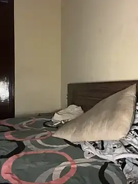 Stripchat Live Sex Cam of Kitttooo