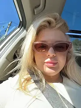 Stripchat Sex Cam of OdriOlsens