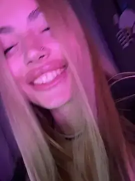 Stripchat Sex Cam of Elizabeth_Tay