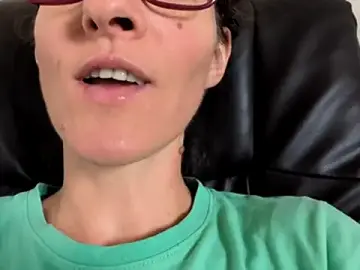 Stripchat Live Porn of Hairy_horny_mommy