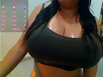 Stripchat Live Sex Cam of Bigcocksexyluisa