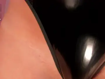 Stripchat Sex Cam of ValeriaRoldanX