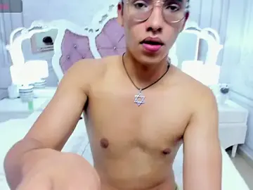 Stripchat Live Sex of wildboy22_