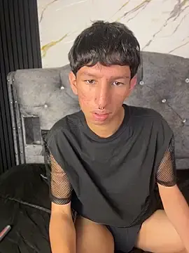 Stripchat Live Sex Cam of Noah-fire