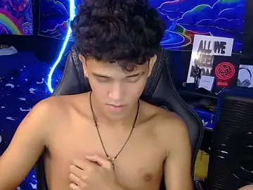 Stripchat Live Sex of hugekenbigcock