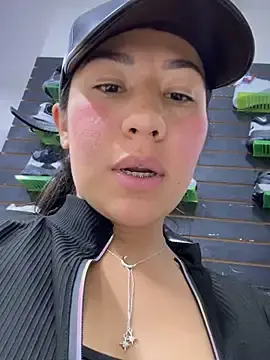 Stripchat Free Live Porn of kim_monti
