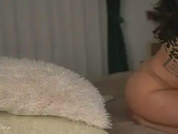 Stripchat Live Sex of Alyonaqueen_