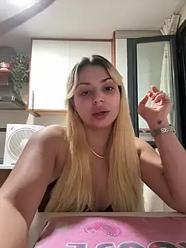 Stripchat Sex Cam of Noeliagglow