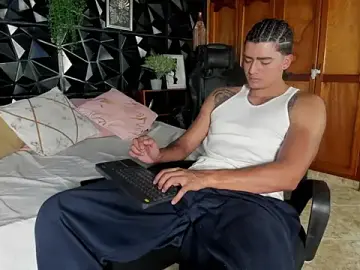 Stripchat Nude Webcam of elliot_colton