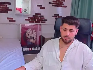 Stripchat Live Sex Cam of DaxGreer