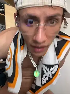 Stripchat Free Live Porn of alexmendoza24