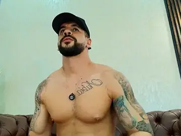 Stripchat Live Sex Cam of Petesevans