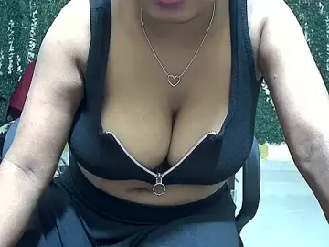 Stripchat Free Live Porn of Ruhi_Hotty