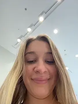 Stripchat Free Porn Cam of SashaCatt