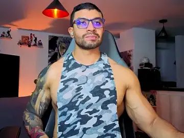 Stripchat Sex Cam of Michael_Diamond