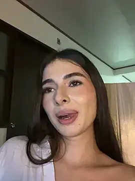 Stripchat Live Sex Cam of Coralinee_01