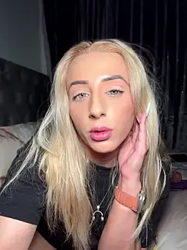 Stripchat Free Porn Cam of Strongqueen