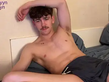 Stripchat Free Porn Cam of luca_syn