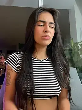 Stripchat Free Live Porn of DaphneUwu