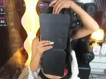 Stripchat Free Porn Cam of Naya_Hilton
