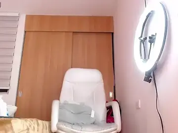 Stripchat Sex Cam of hollythomson
