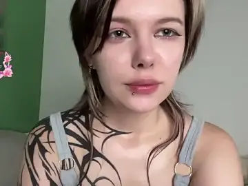 Stripchat Nude Webcam of MadalynNosel