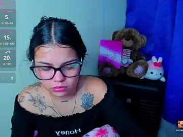 Stripchat Live Sex Cam of angelina_77