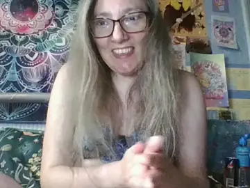 Stripchat Nude Webcam of Izzylove47
