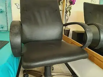 Stripchat Sex Cam of Charlie_Latino