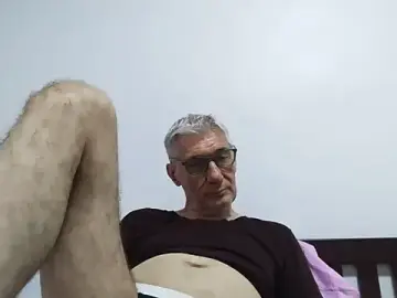Stripchat Live Sex Cam of BIGUNCUTHARDCOCK