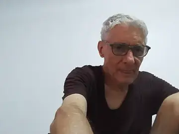 Stripchat Sex Cam of BIGUNCUTHARDCOCK