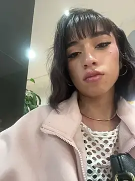 Stripchat Live Sex Cam of im_alahia