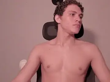 Stripchat Free Porn Cam of laurent_nova