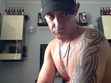 Stripchat Sex Cam of Heavy_Rain2021