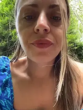 Stripchat Live Sex Cam of ladywithbigass