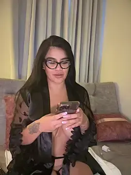 Stripchat Best live sex cam show of Issane_Peru