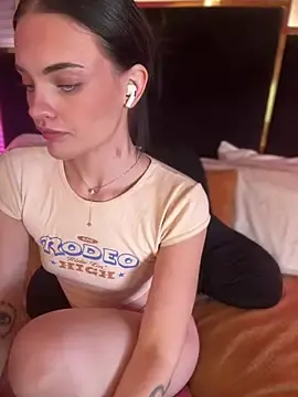 Stripchat Free Porn Cam of KarissaChantelle
