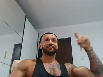 Stripchat Free Porn Cam of Magnificmuscles89