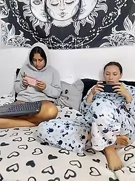 Stripchat Free Live Porn of emily_n_abby