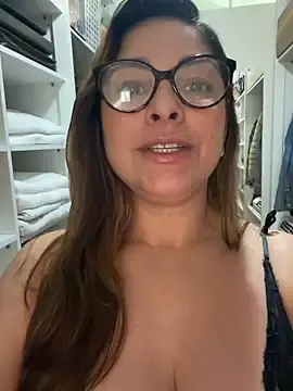 Stripchat Sex Cam of Mariiii_morena