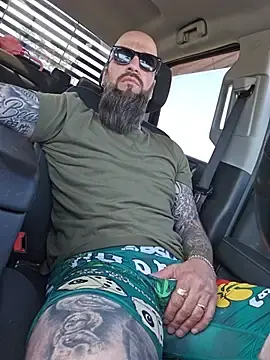 Stripchat Free Live Porn of Beardedtattood