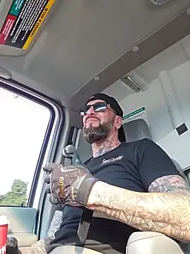 Stripchat Free Live Porn of Beardedtattood