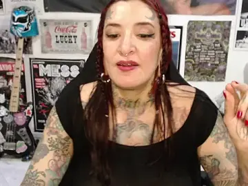 Stripchat Free Porn Cam of Rollyderolandia666