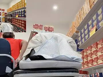 Stripchat Free Porn Cam of Sneaky_Cumshoot